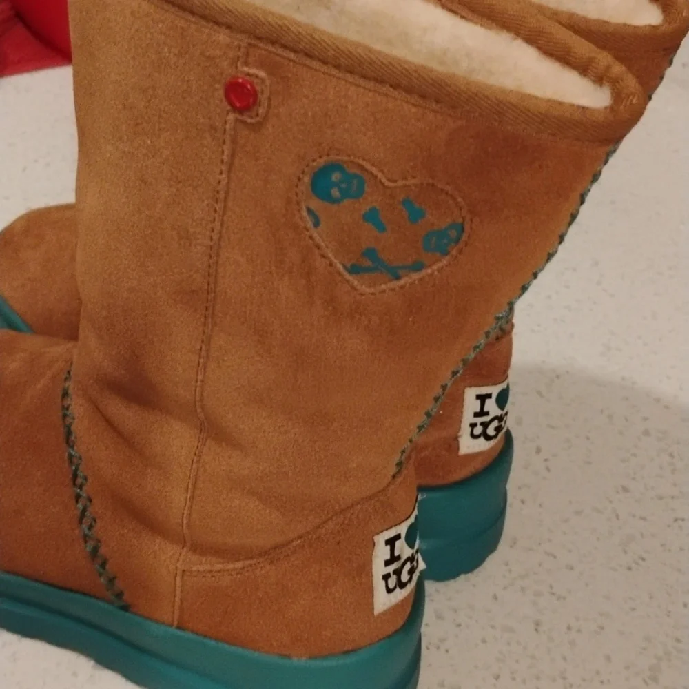 UGG Tan Kids Boots with Teal Sole. Size 6 Women - Picture 8 of 8